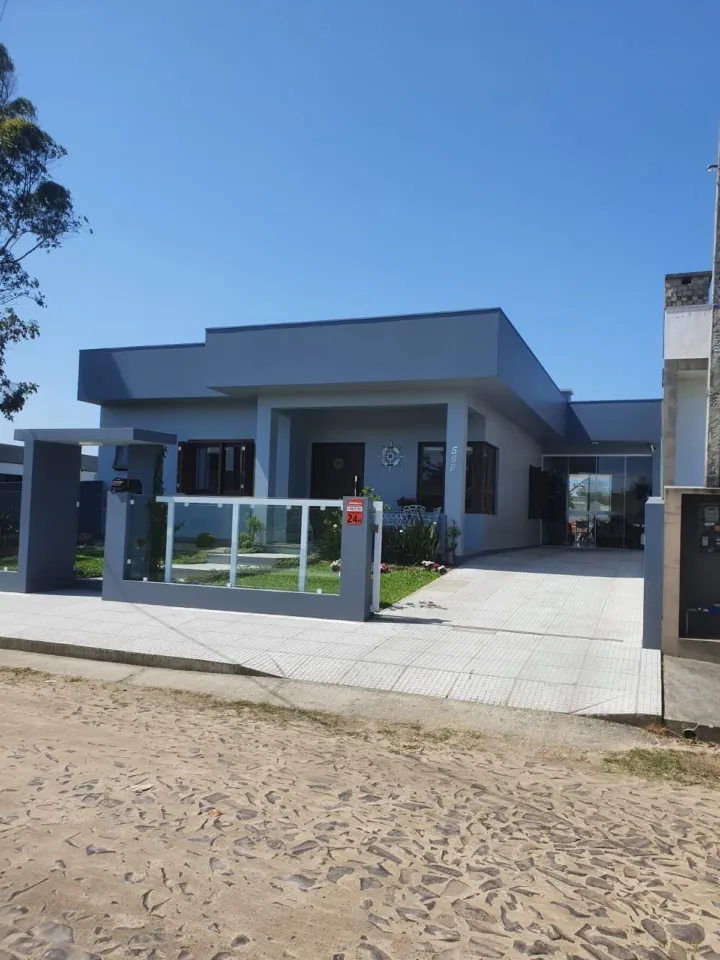 Ampla área de convivência da casa em Bella Torres